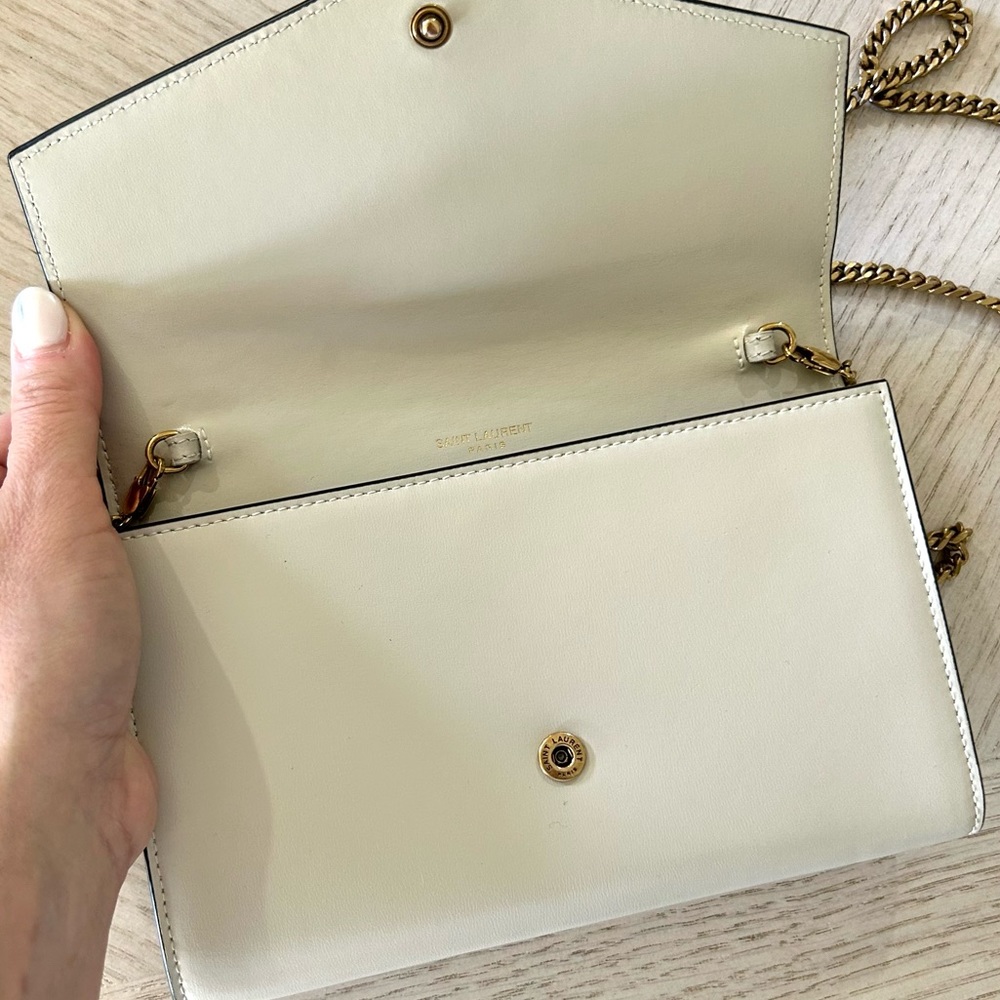 Saint Laurent YSL Uptown Wallet on Chain - Crema / Nero - Gold Hardware - Picture 3 of 12
